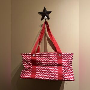 Thirty-One Medium Utility Tote in Chevron Dash EUC